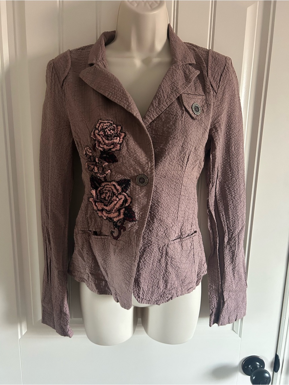 NEW Hard Tail Mauve Embroidered Rose Textured Blazer Sz M